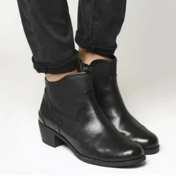 UGG Penelope Ankle Boots Black Suede Leather Size 8 Bootie Sherpa Lined - Picture 1 of 13